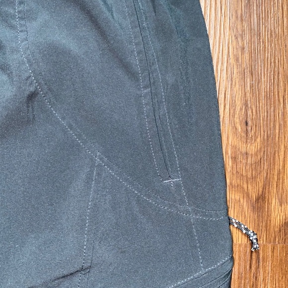 Men’s brooks running pants - Picture 4 of 9